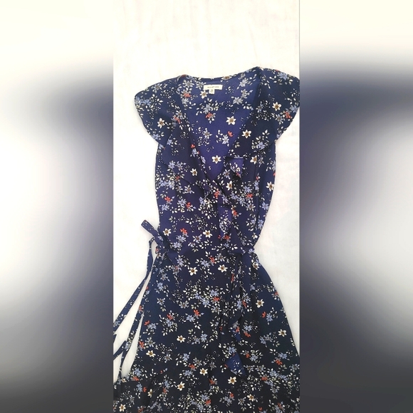NWOT! Max Studio Floral Women's Navy Ruffled Wrap Dress Size XS - Picture 3 of 7
